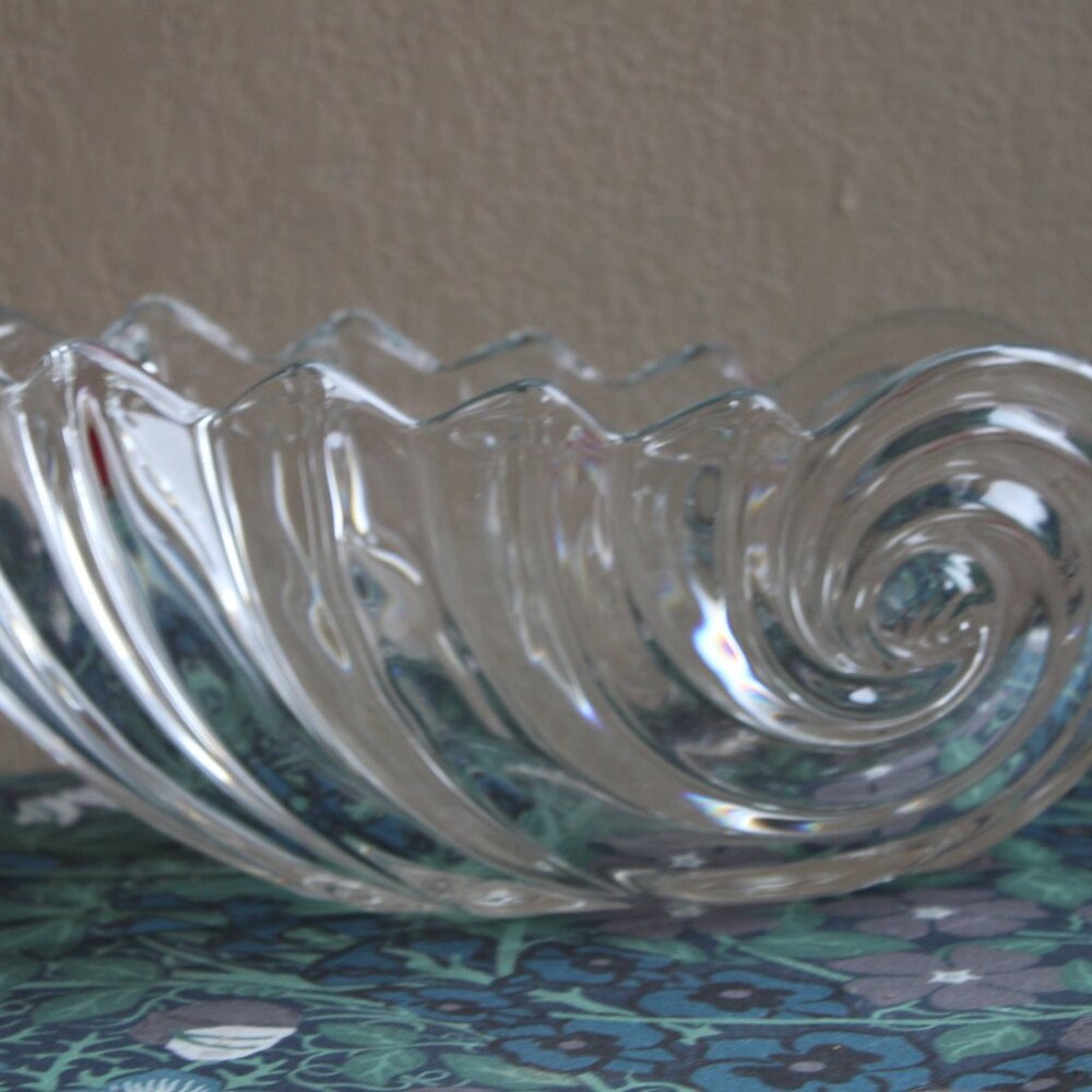 Vintage 1999 Large Mikasa Crystal Nautilus Shell Centerpiece Serving Bowl